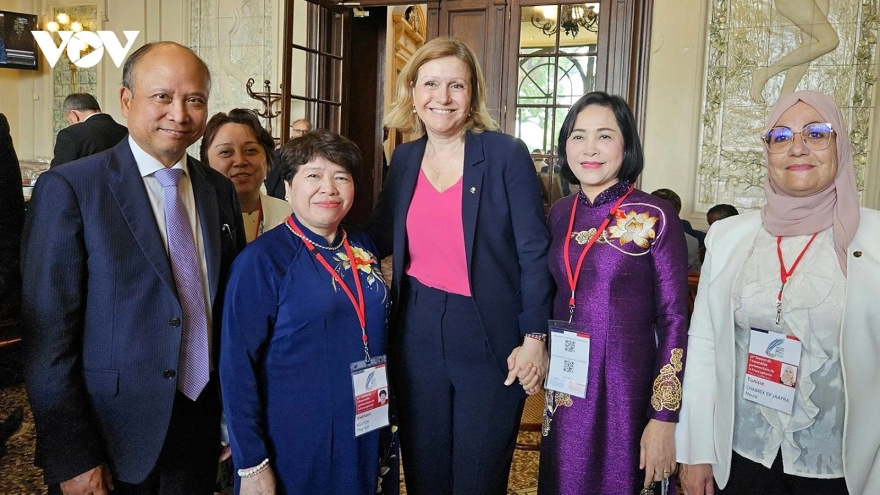 Vietnam promotes parliamentary diplomacy with partners at APF General Assembly